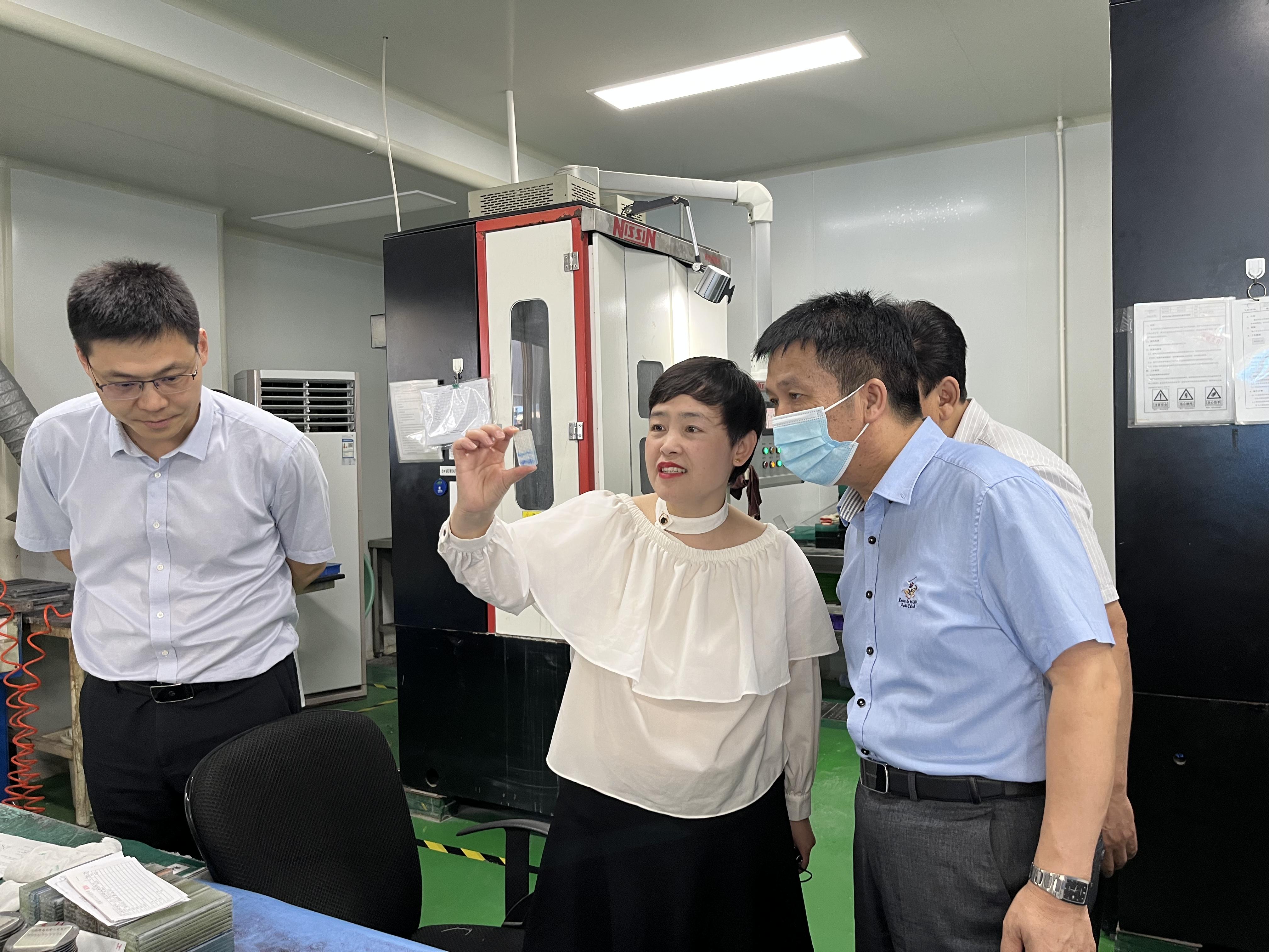 夜晚在大炕上偷的弄