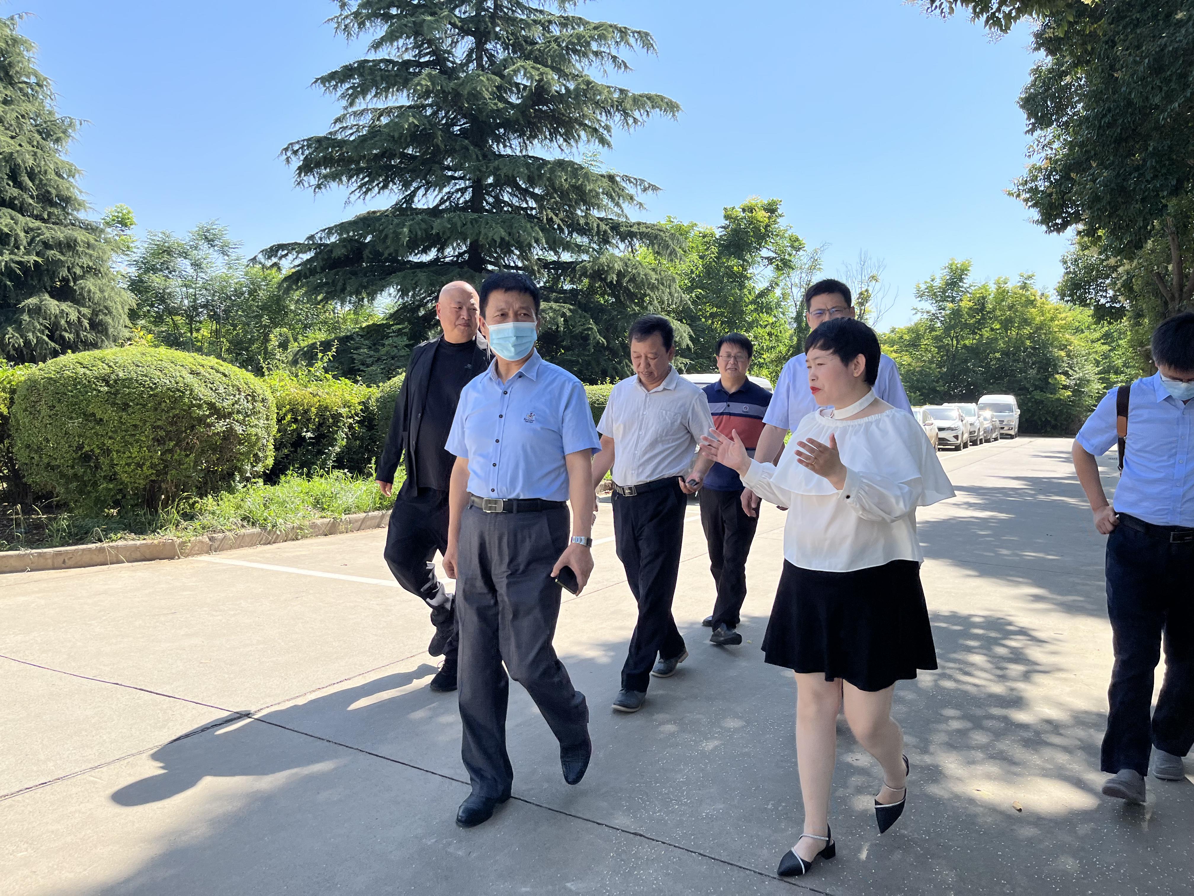 夜晚在大炕上偷的弄