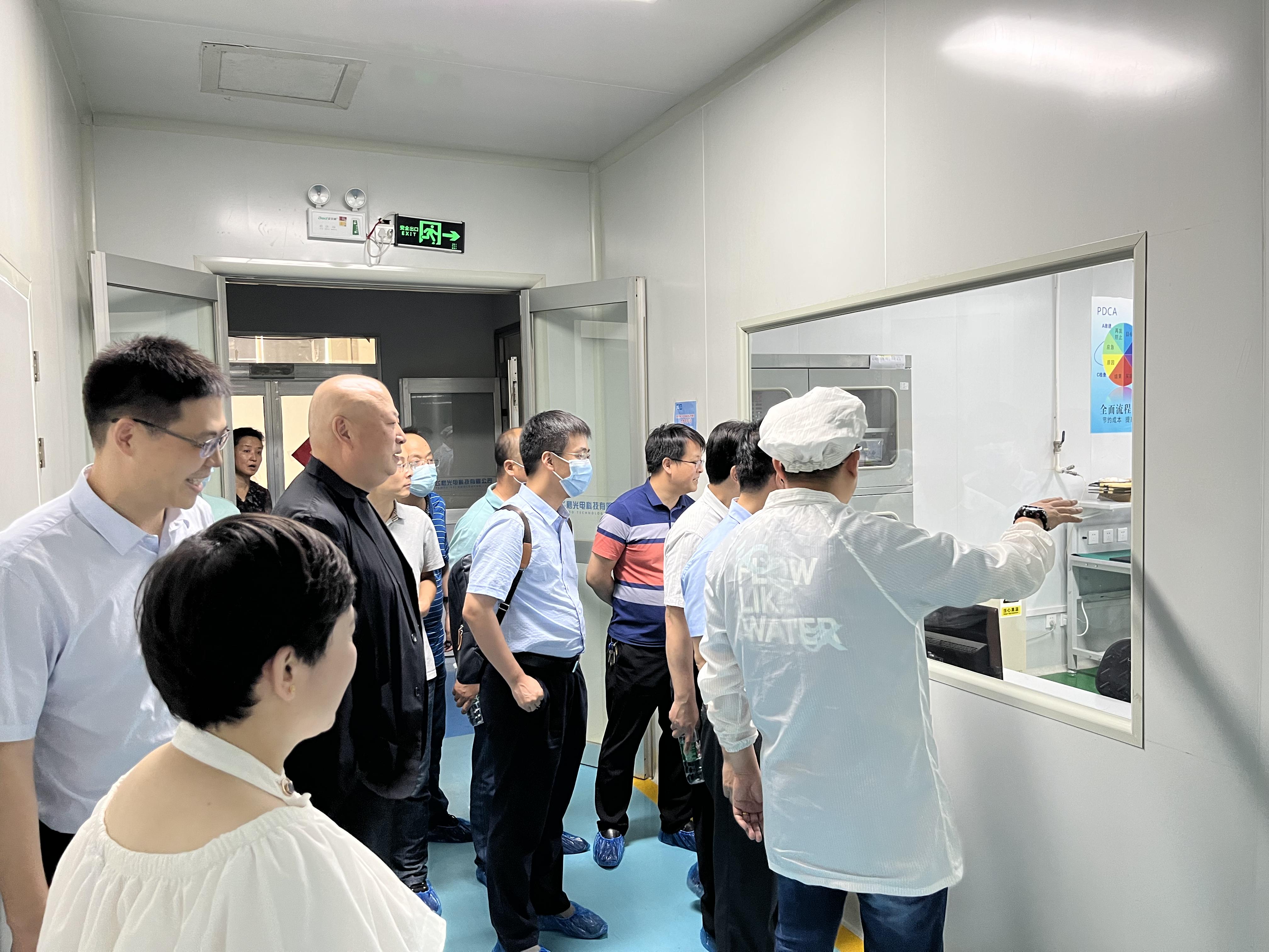 夜晚在大炕上偷的弄